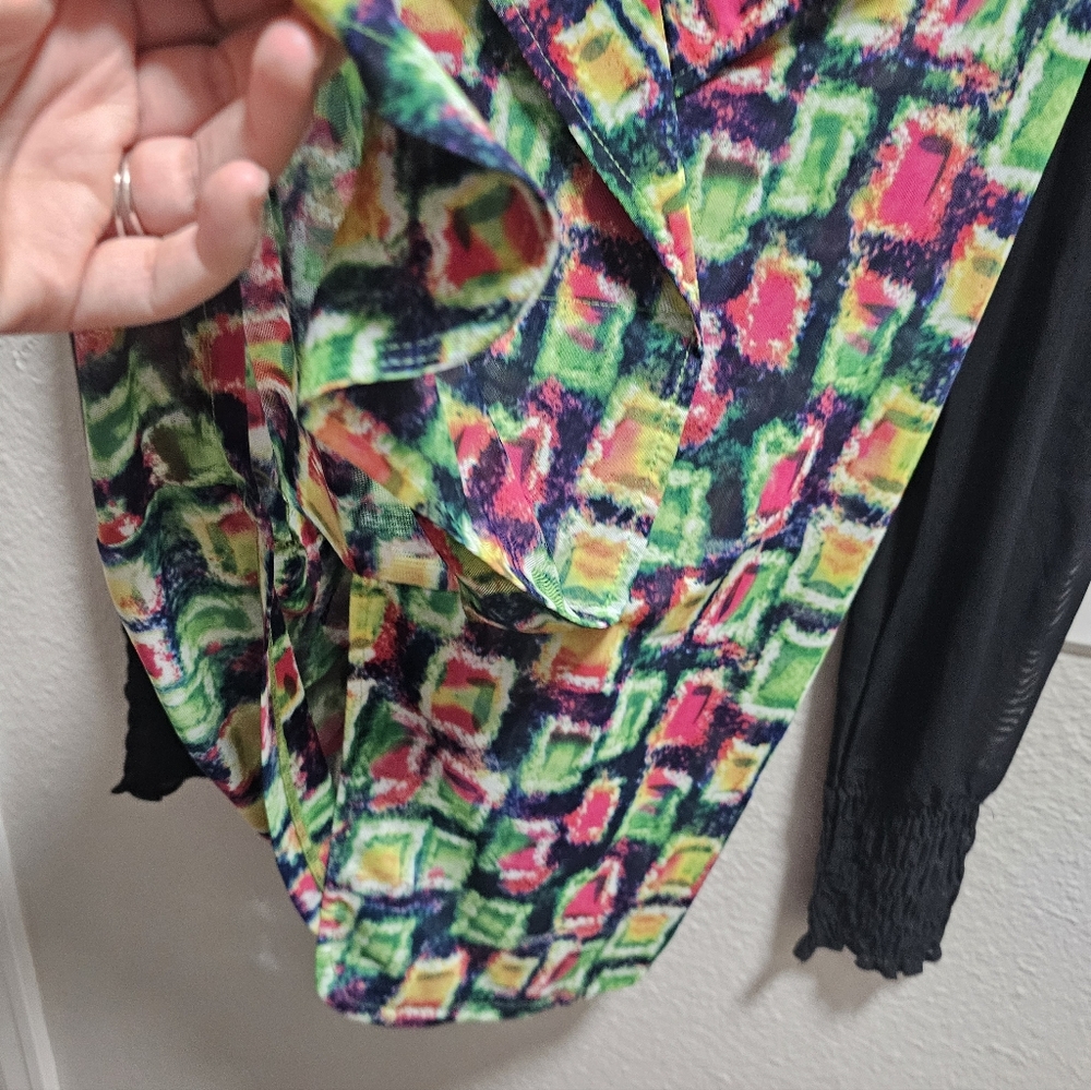 Sheer Colorful Geometric Blouse - Picture 5 of 5